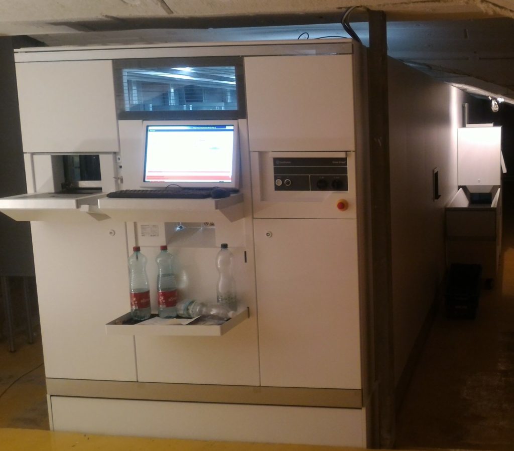 Alacsony gép, alacsony betekintő ablakkal