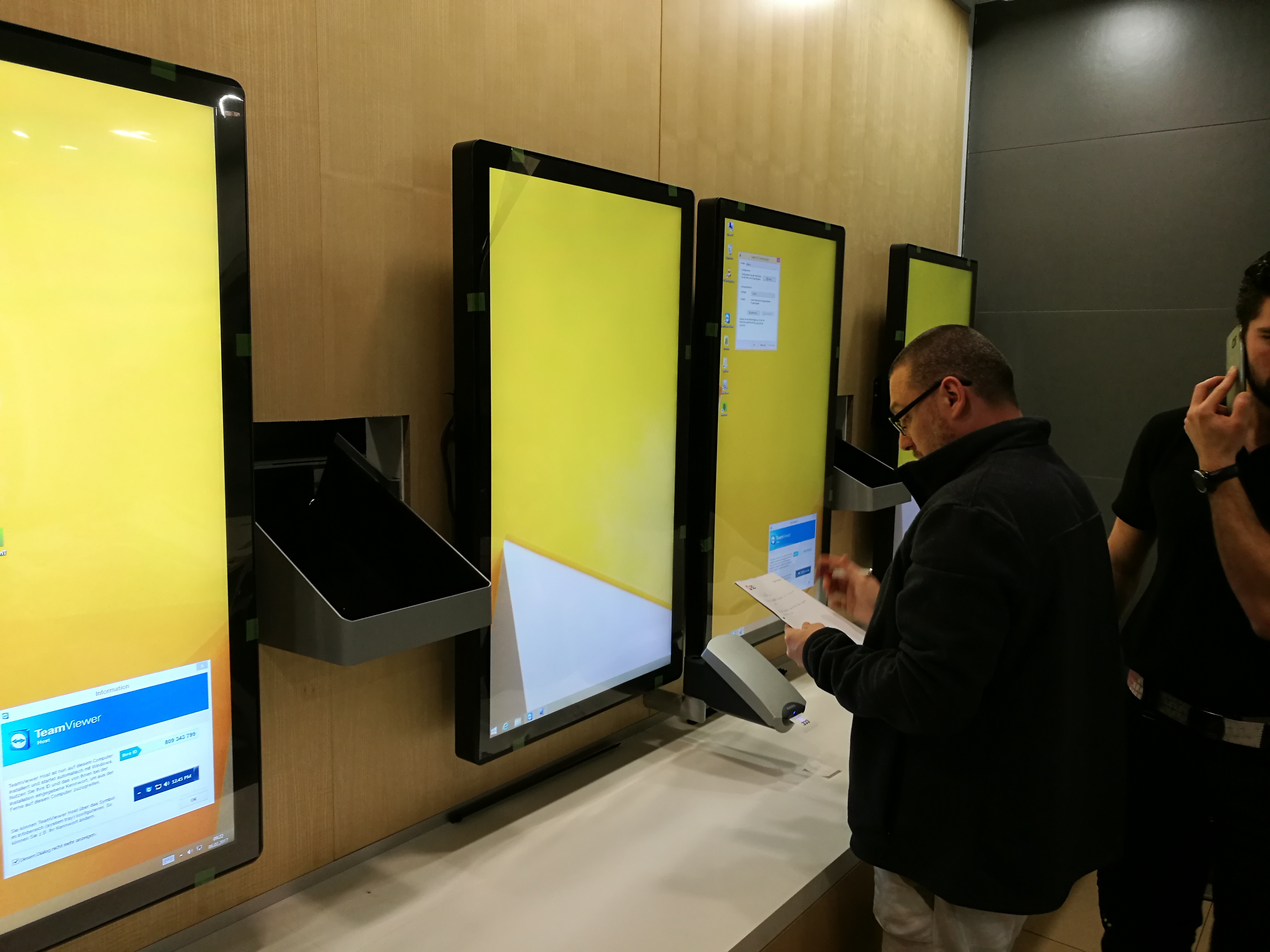 Digitális polc – Az ország első digitális polcrendszere